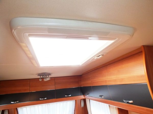 HOBBY De Luxe 380 TB bj.2011, NIEUWSTAAT, met VOORTENT - Afbeelding 21