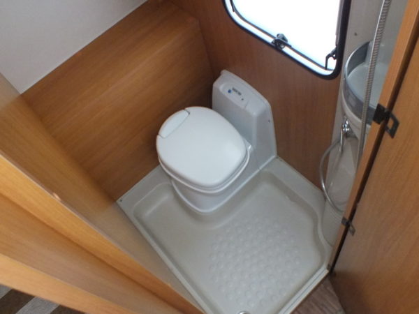 BURSTNER 485 TK bj.2013, met AIRCO, 6 SLAAPPLAATSEN, LICHTGEWICHT - Afbeelding 19