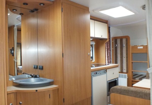 BURSTNER 485 TK bj.2013, met AIRCO, 6 SLAAPPLAATSEN, LICHTGEWICHT - Afbeelding 17