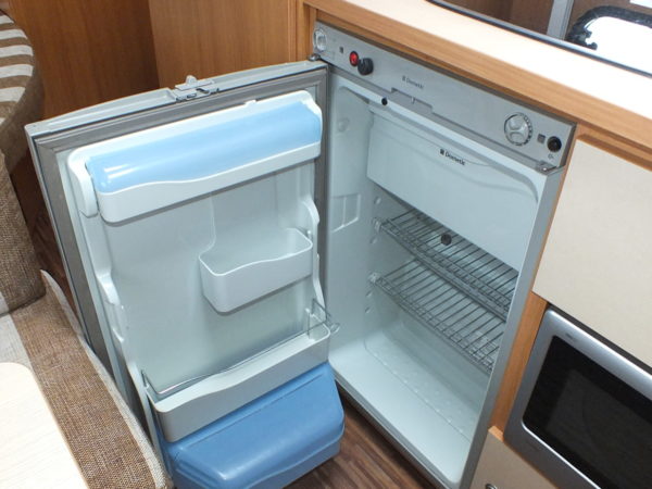 BURSTNER 485 TK bj.2013, met AIRCO, 6 SLAAPPLAATSEN, LICHTGEWICHT - Afbeelding 15