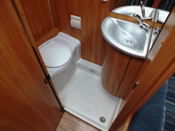 Burstner Premio 400TS BJ.2009 MET BOILER EN VOORTENT - Afbeelding 16