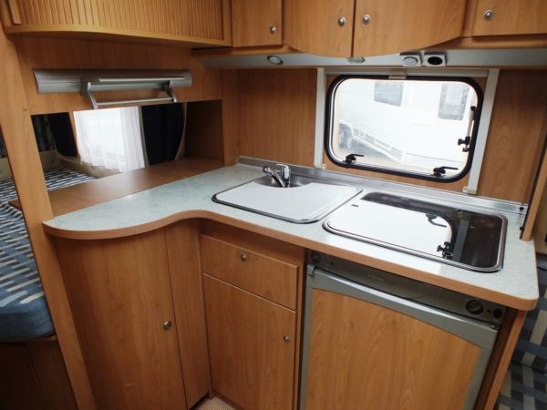 Bürstner Ventana 455TS bj.2003 Met MOVER EN VOORTENT - Afbeelding 11