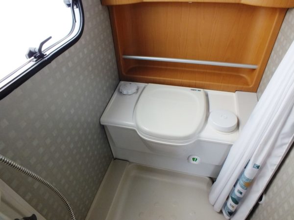 Bürstner Ventana 455TS bj.2003 Met MOVER EN VOORTENT - Afbeelding 2