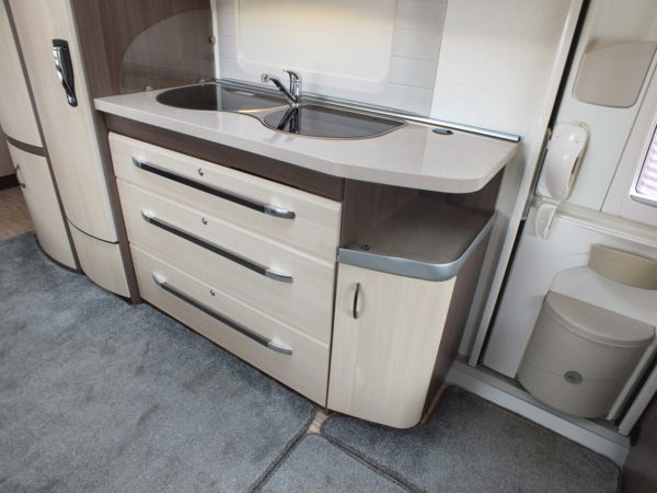 HOBBY Prestige 650 UMFE bj.2015, MIDDENZIT, THULE ZAKLUIFEL - Afbeelding 18