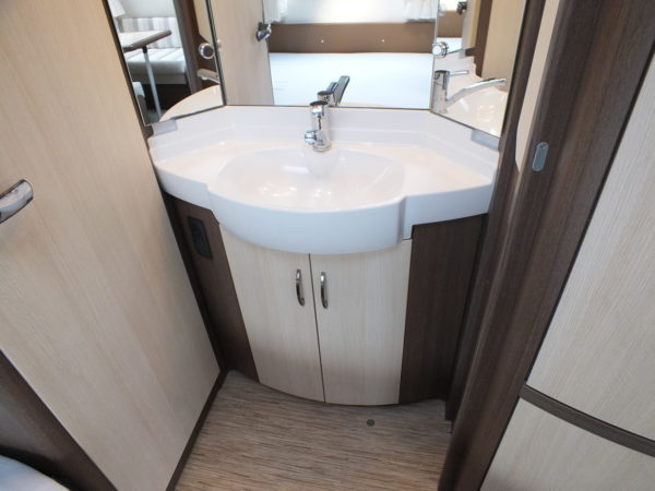 HOBBY Prestige 650 UMFE bj.2015, MIDDENZIT, THULE ZAKLUIFEL - Afbeelding 25
