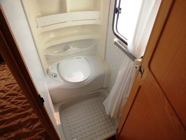 HOBBY Prestige 560 UFE bj.2005, met AIRCO, BRAND VOORTENT - Afbeelding 21