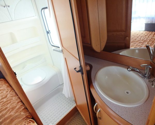 HOBBY Prestige 560 UFE bj.2005, met AIRCO, BRAND VOORTENT - Afbeelding 20