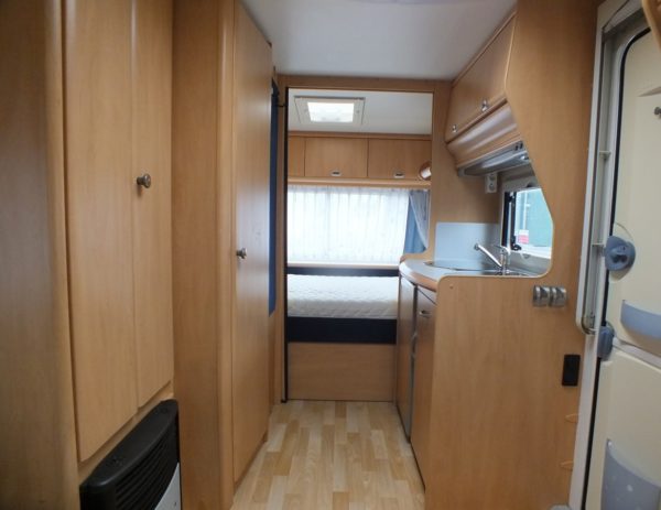 HOBBY De luxe Easy 450 UF bj.2002, met VOORTENT - Afbeelding 8