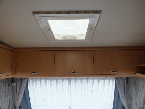 HOBBY De luxe Easy 450 UF bj.2002, met VOORTENT - Afbeelding 23