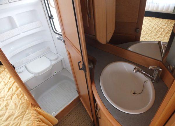 HOBBY Exclusive 495 UFE bj.2002, met FRANS BED en DOUCHE - Afbeelding 21