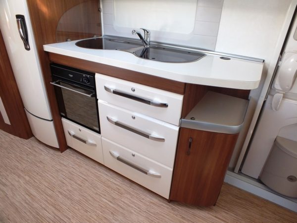 HOBBY VIP 695 UMFF bj.2015, QUEENSBED, MIDDENZIT, VOORTENT - Afbeelding 17