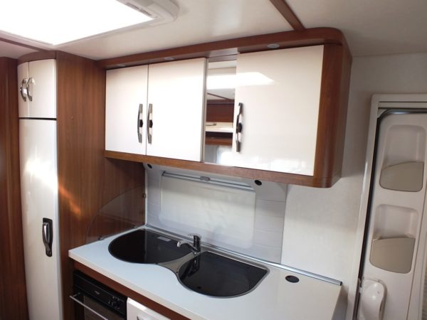 HOBBY VIP 695 UMFF bj.2015, QUEENSBED, MIDDENZIT, VOORTENT - Afbeelding 18