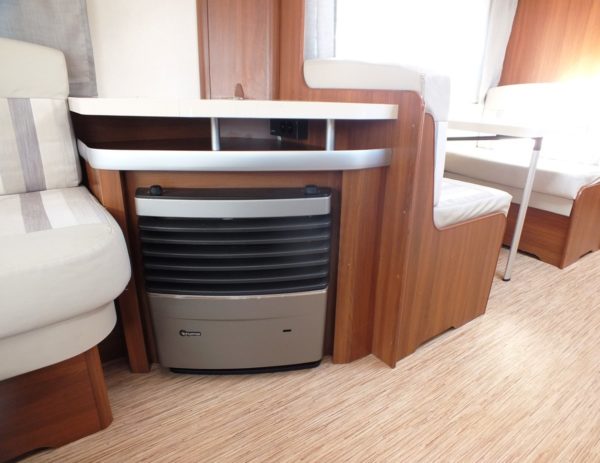HOBBY VIP 695 UMFF bj.2015, QUEENSBED, MIDDENZIT, VOORTENT - Afbeelding 25