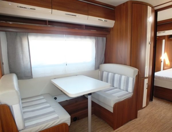 HOBBY VIP 695 UMFF bj.2015, QUEENSBED, MIDDENZIT, VOORTENT - Afbeelding 13