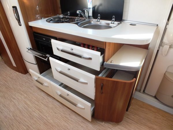 HOBBY VIP 695 UMFF bj.2015, QUEENSBED, MIDDENZIT, VOORTENT - Afbeelding 20