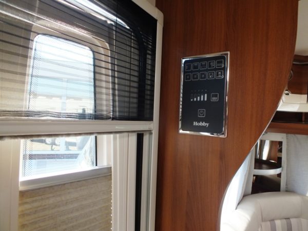 HOBBY VIP 695 UMFF bj.2015, QUEENSBED, MIDDENZIT, VOORTENT - Afbeelding 28