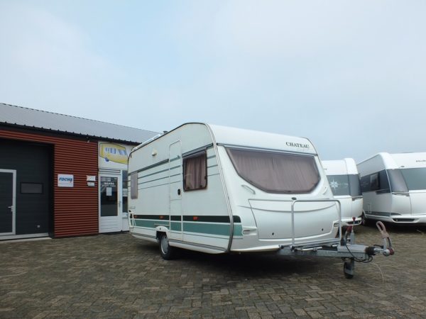 Chateau 450, bj.2007 met frans bed, voortent en luifel