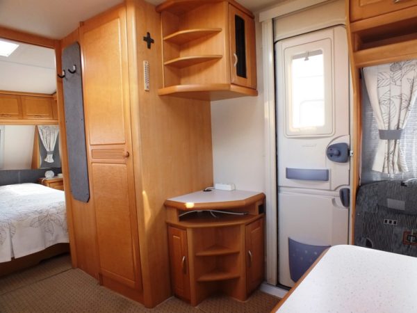 Hobby Exclusive 560 bj.2005 MET MOVER, VOORTENT en QUEENSBED - Afbeelding 14