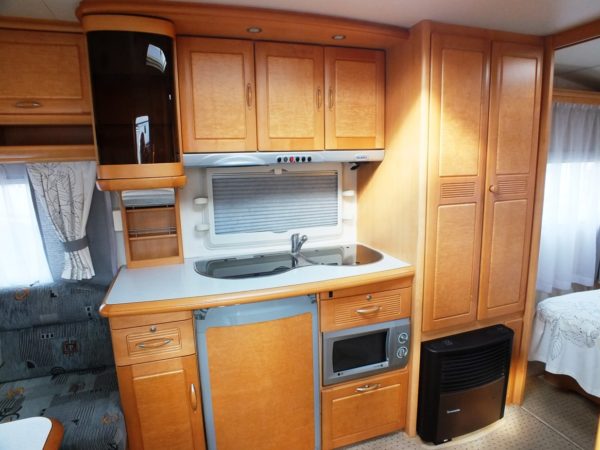 Hobby Exclusive 560 bj.2005 MET MOVER, VOORTENT en QUEENSBED - Afbeelding 13
