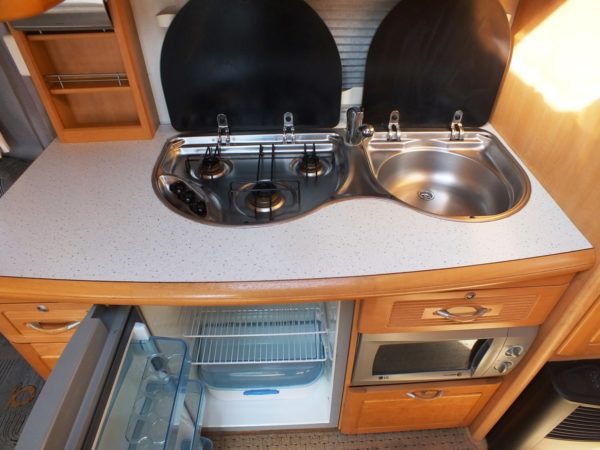 Hobby Exclusive 560 bj.2005 MET MOVER, VOORTENT en QUEENSBED - Afbeelding 12