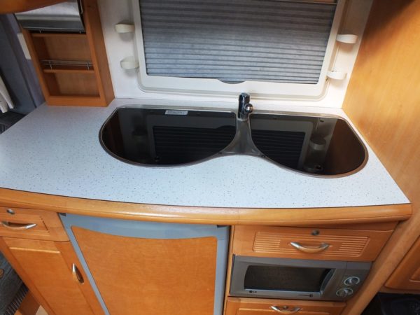 Hobby Exclusive 560 bj.2005 MET MOVER, VOORTENT en QUEENSBED - Afbeelding 11