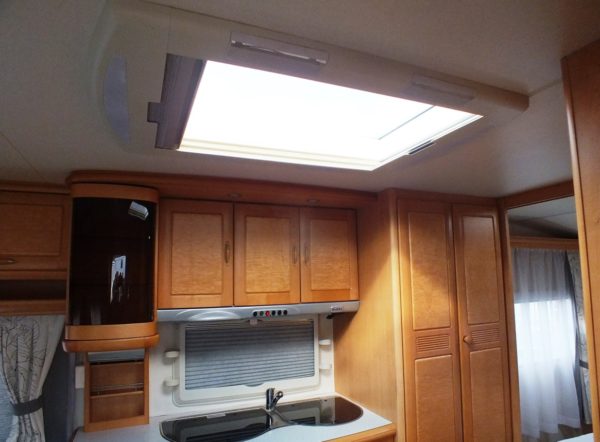 Hobby Exclusive 560 bj.2005 MET MOVER, VOORTENT en QUEENSBED - Afbeelding 10