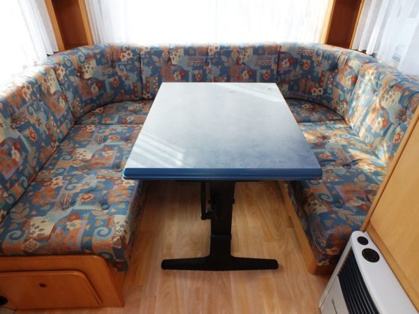 HOBBY De Luxe 450 UF bj.2000, met VAST BED, VOORTENT, BOILER - Afbeelding 7