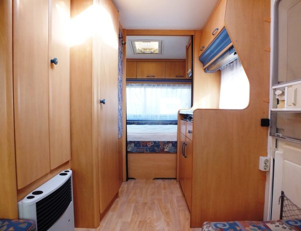 HOBBY De Luxe 450 UF bj.2000, met VAST BED, VOORTENT, BOILER - Afbeelding 8