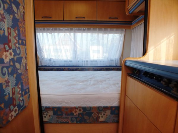 HOBBY De Luxe 450 UF bj.2000, met VAST BED, VOORTENT, BOILER - Afbeelding 9