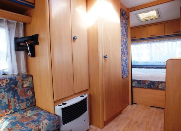 HOBBY De Luxe 450 UF bj.2000, met VAST BED, VOORTENT, BOILER - Afbeelding 18