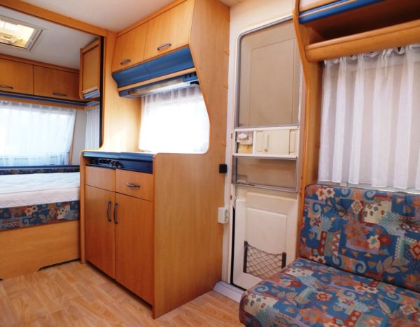 HOBBY De Luxe 450 UF bj.2000, met VAST BED, VOORTENT, BOILER - Afbeelding 11