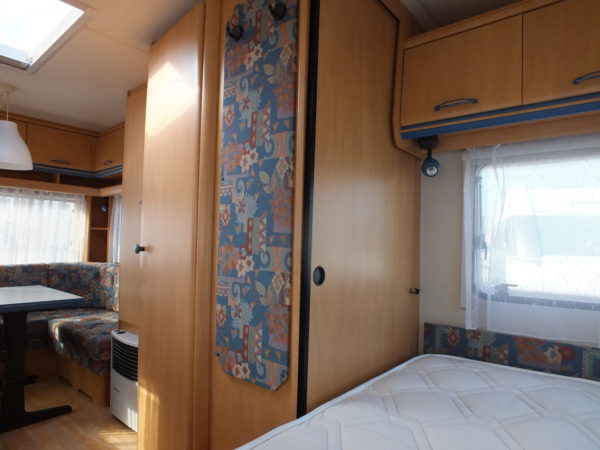 HOBBY De Luxe 450 UF bj.2000, met VAST BED, VOORTENT, BOILER - Afbeelding 19