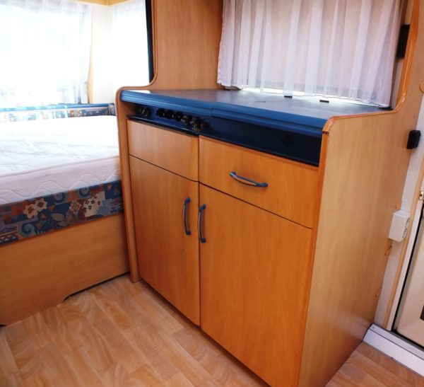 HOBBY De Luxe 450 UF bj.2000, met VAST BED, VOORTENT, BOILER - Afbeelding 13
