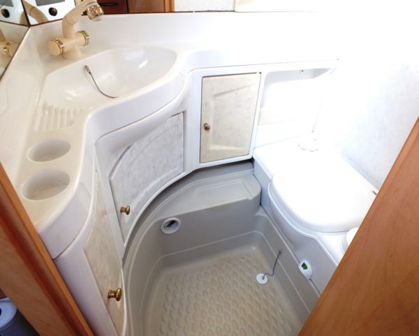 HOBBY De Luxe 450 UF bj.2000, met VAST BED, VOORTENT, BOILER - Afbeelding 20
