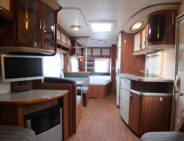 HOBBY Prestige 650 UMFE bj.2011, met AIRCO en VOORTENT - Afbeelding 8