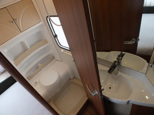 HOBBY Prestige 650 UMFE bj.2011, met AIRCO en VOORTENT - Afbeelding 20