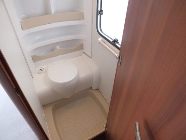 HOBBY Prestige 650 UMFE bj.2011, met AIRCO en VOORTENT - Afbeelding 21