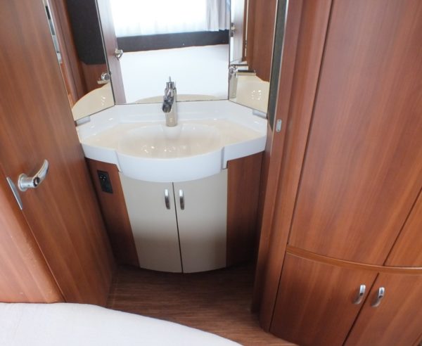 HOBBY Prestige 650 UMFE bj.2011, met AIRCO en VOORTENT - Afbeelding 19
