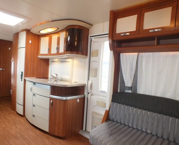 HOBBY Prestige 650 UMFE bj.2011, met AIRCO en VOORTENT - Afbeelding 14