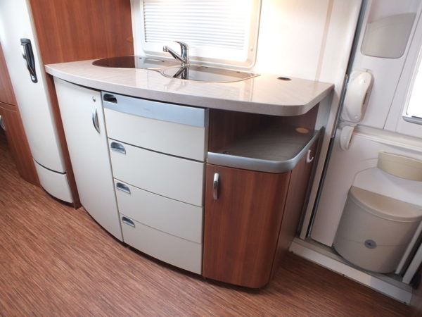 HOBBY Prestige 650 UMFE bj.2011, met AIRCO en VOORTENT - Afbeelding 16