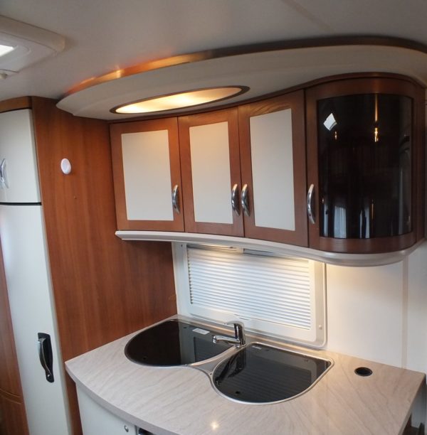 HOBBY Prestige 650 UMFE bj.2011, met AIRCO en VOORTENT - Afbeelding 15