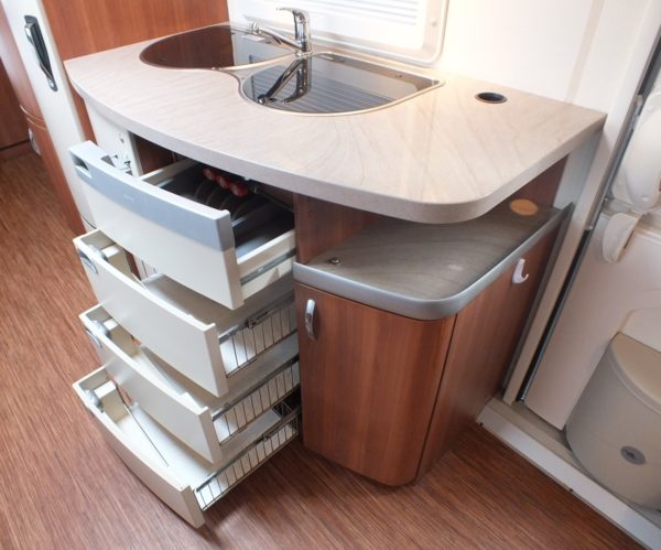 HOBBY Prestige 650 UMFE bj.2011, met AIRCO en VOORTENT - Afbeelding 18