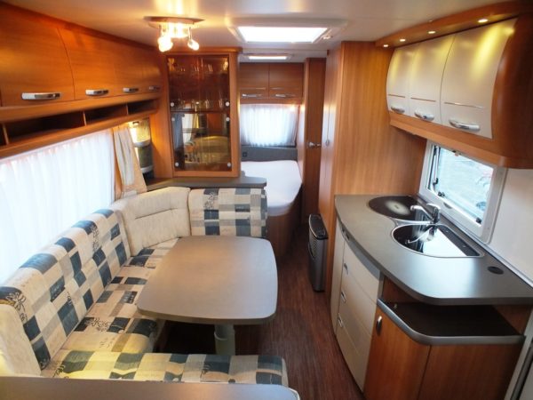 HOBBY De Luxe 560 KMFE bj.2010, 6 SLAAPPLAATSEN, VOORTENT - Afbeelding 5