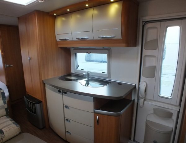 HOBBY De Luxe 560 KMFE bj.2010, 6 SLAAPPLAATSEN, VOORTENT - Afbeelding 14