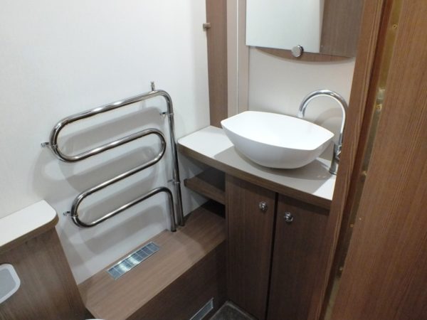 Elddis Affinity550 bj.2017 NIEUWSTAAT MET QUEENSBED en MOVER - Afbeelding 34