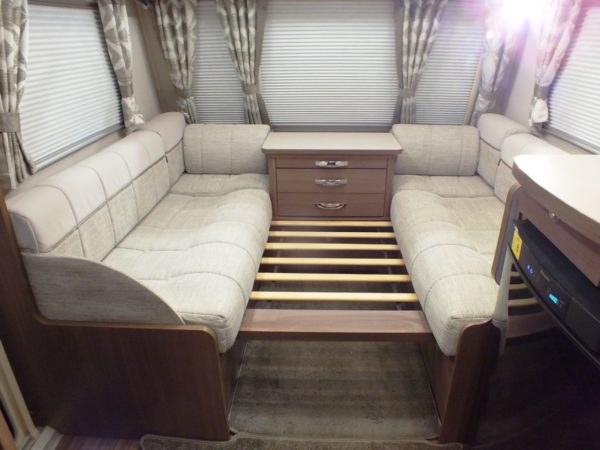 Elddis Affinity550 bj.2017 NIEUWSTAAT MET QUEENSBED en MOVER - Afbeelding 31