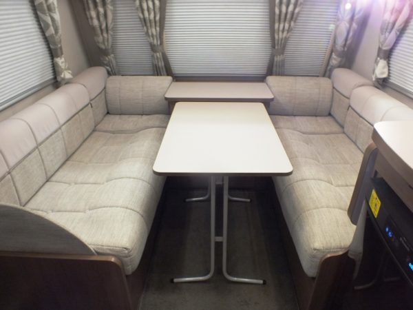 Elddis Affinity550 bj.2017 NIEUWSTAAT MET QUEENSBED en MOVER - Afbeelding 30