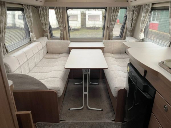 Elddis Affinity550 bj.2017 NIEUWSTAAT MET QUEENSBED en MOVER - Afbeelding 26