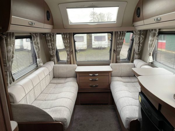 Elddis Affinity550 bj.2017 NIEUWSTAAT MET QUEENSBED en MOVER - Afbeelding 20