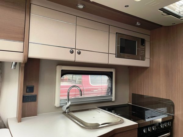Elddis Affinity550 bj.2017 NIEUWSTAAT MET QUEENSBED en MOVER - Afbeelding 19